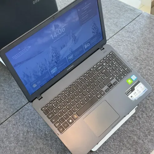 Notebook Samsung Expert i5 - 8th Geração - 8gb DDR4 - 256gb SSD - Nvidia MX110 - Tela 15.