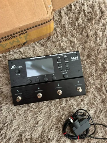 Pedaleira Fractal AM4 Amp Modeler