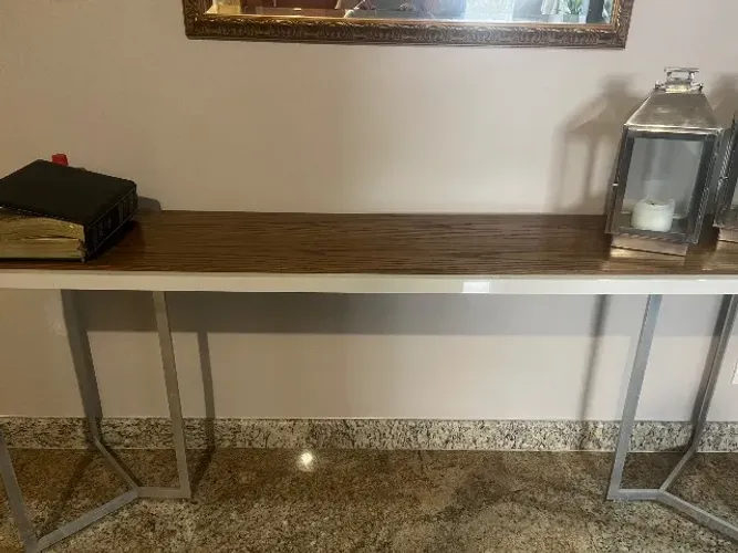 Aparador 1,70x0,70x0,40 tampo laca branca com madeira e pé metal