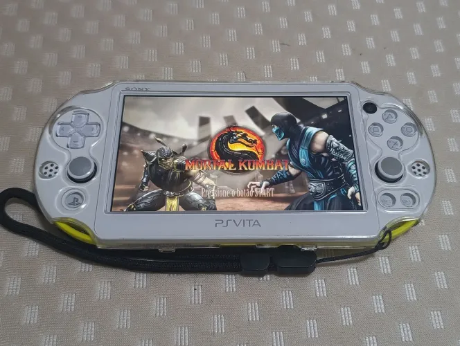 PSVita Slim Branco e verde