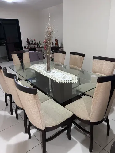 Mesa de jantar tampo de vidro c/8 lugares pés de madeira