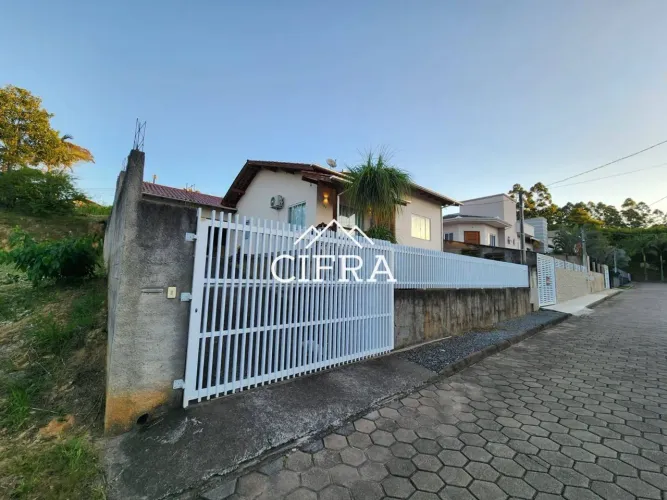 Casa de Alvenaria - Venda - 03 dormitórios - 160m2 - Semi Mobiliada - Centro - Laurentino