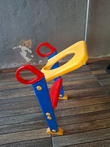 Escadinha infantil para assento sanitário