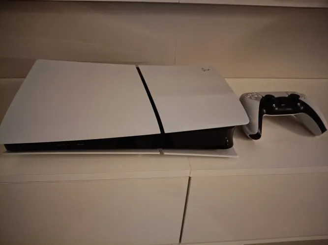 Playstation 5 slim 1 TB, pouco uso e sem detalhes