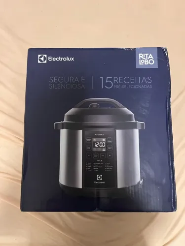 Panela de pressão elétrica na caixa lacrada
