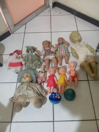 Lote com 11 bonecas antigas + brinde