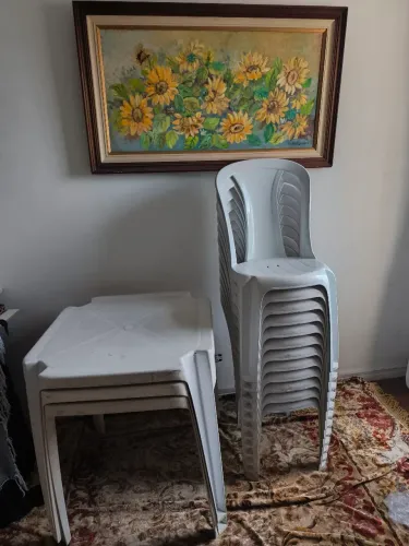 Mesas e cadeiras plásticas 