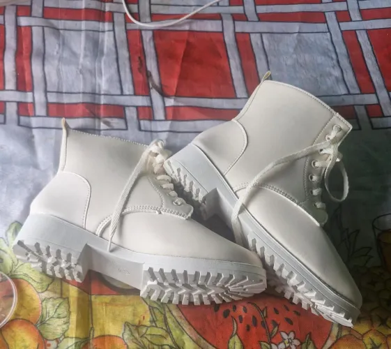 Venda de roupas e calçado