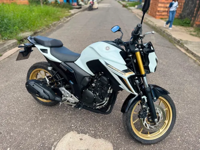 Yamaha FZ 250