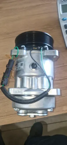 Compressor Ar Condicionado 7h15 8pk 24v Universal Máquina Agrícola - Novo