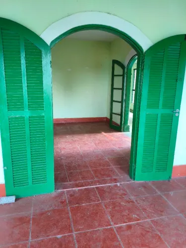 Portas e janelas de madeira