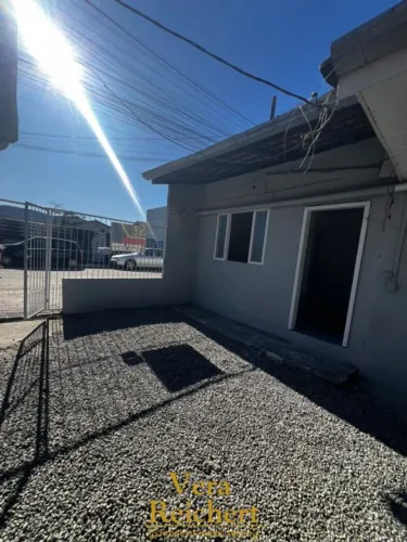LOCAÇÃO ANUAL - RUA 460, Nº 863 - KITNET 09.