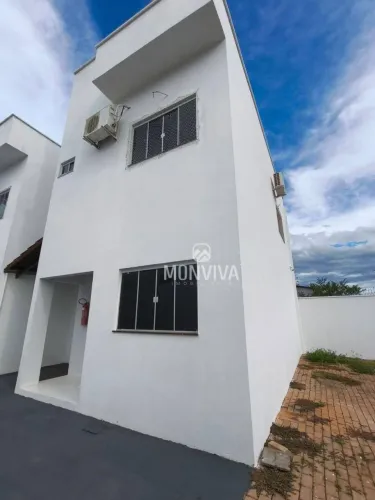 Sobrado com 2 dormitórios para alugar, 76 m² por R$ 2.300,00/mês - Plano Diretor Sul - Pal