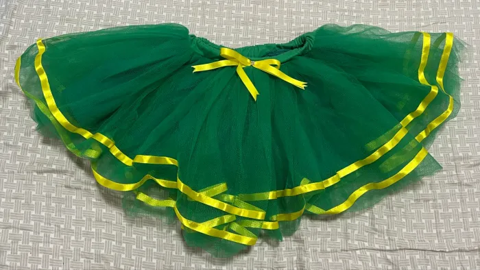 Tutu verde com detalhes amarelo menina 8 anos