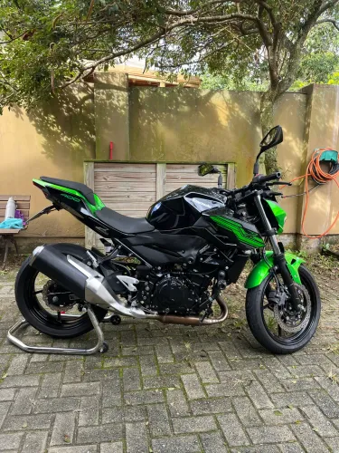 Kawasaki Z400 2020 segundo dono