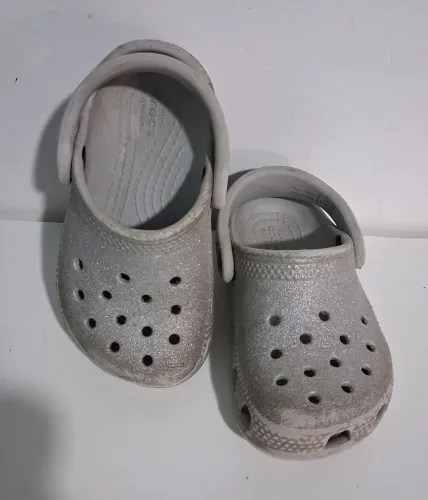 Crocs classic glitter clog infantil silver - Cinza