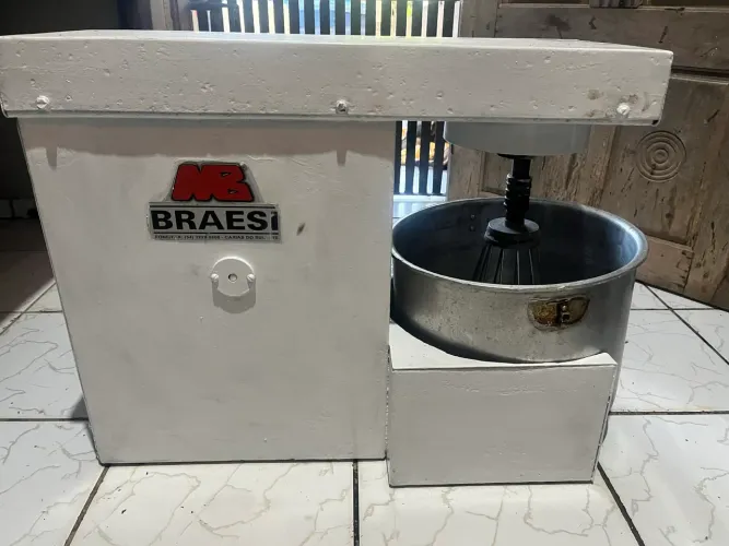 Batedeira de massa braesi
