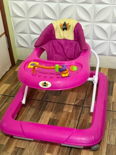 Andador Infantil Rosa Sita com Brinquedos