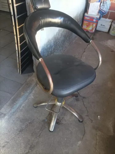 Vendo cadeira de barbeiro 