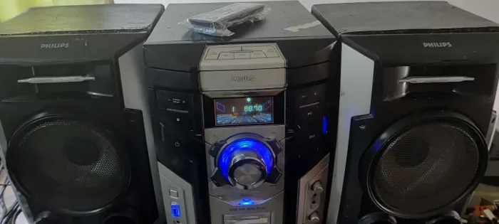 Som Philips FWM-592, duas caixas originais e controle novo.