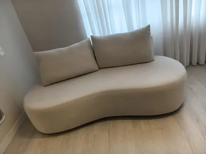 Sofá de Living Egeu 3 Lugares (L: 210cm) Curvo C/ Molas Linho Off White