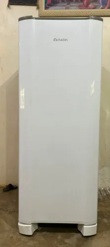 Geladeira Esmaltec 245L