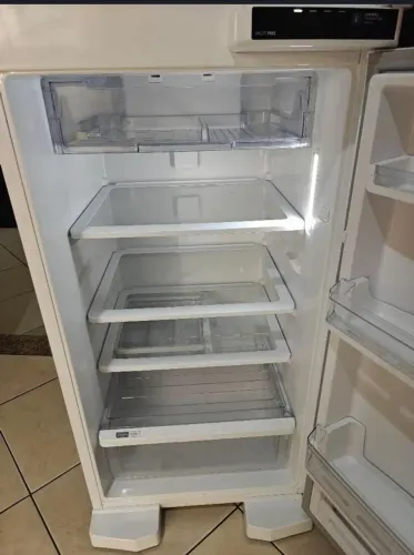 Vendo geladeira 375L