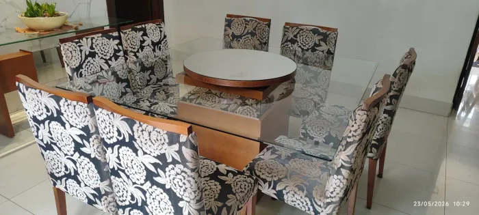 Vendo jogo de mesa de jantar com aparador