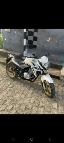 Vendo CB 300, 2015 conservada 