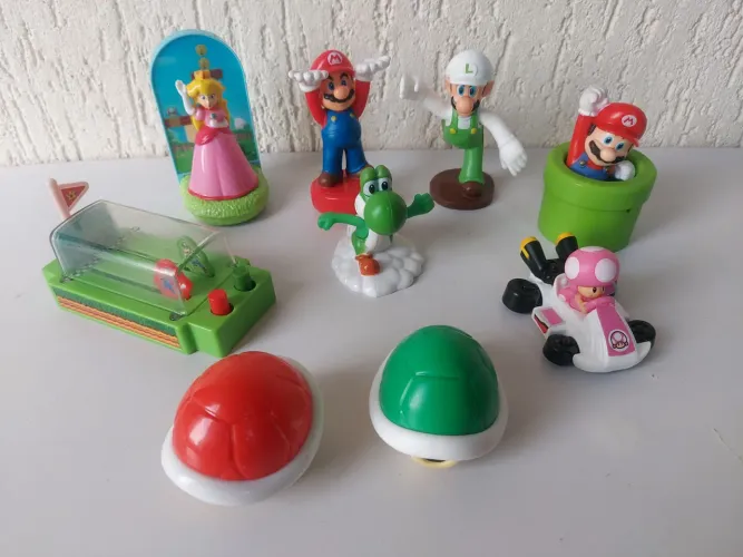 Lote 9 Brinquedos Super Mario McDonald's (Toadette Kart + Mario Cano)