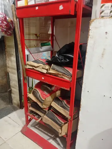Prateleira para carvão ou agua