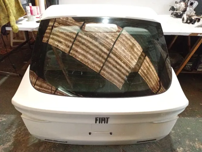 Tampa Traseira c/ Vidro Fiat Fastback Abarth 2023 Leia