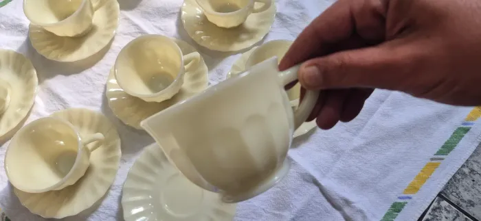 Conjunto Colorex 8 chicaras, 8 pires e mas dois de sobremesa