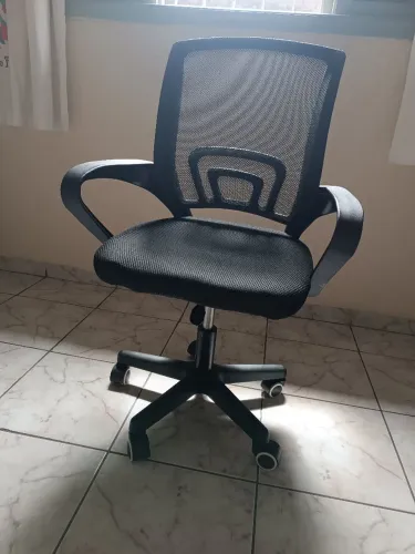 Venda-se cadeira de escritório nova 3 meses de uso 