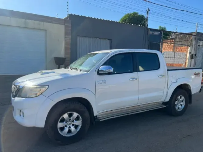 Toyota Hilux CD SRV D4-d 4X4 3.0 TDI Diesel AUT 2014