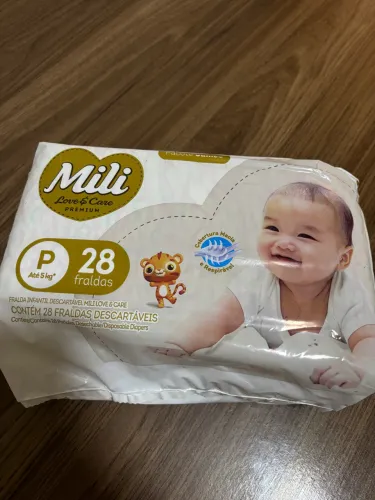 Kit Mili Love & Care Premium tamanho P, com 28 fraldas.