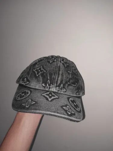 Boné sport Louis Vuitton preto