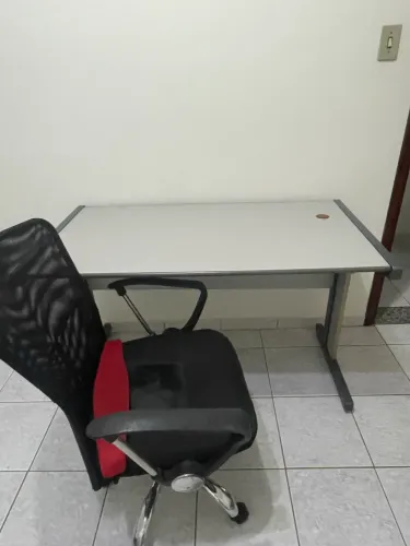 Mesa e Cadeira de Escritório