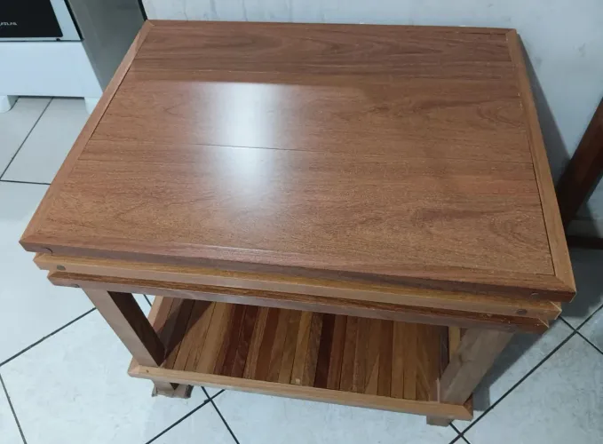 Mesa artesanal de madeira cumarú