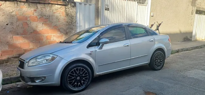 Fiat Linea Essence 1.8 Flex 16V 4P 2012
