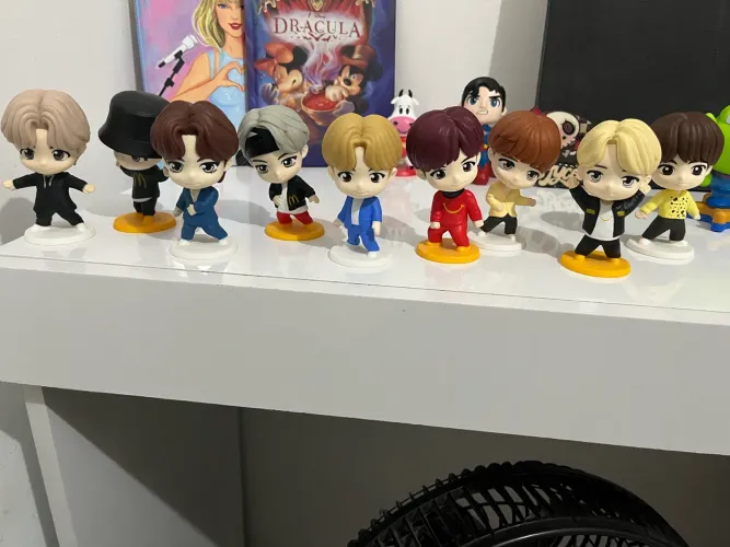 Vendo coleção com 9 bonecos do BTS TinyTAN da parceria com o McDonald?s.