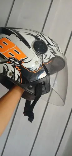 Capacete aberto