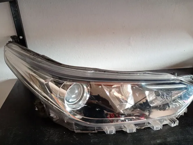 Farol yaris led e projetor  original toyota