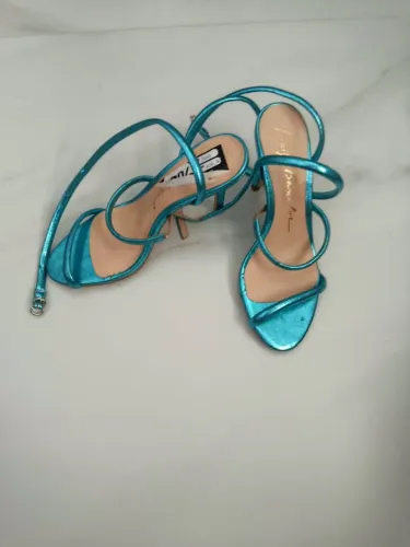 Vendo lote de sapatos e bolsa usados total de peças 36
