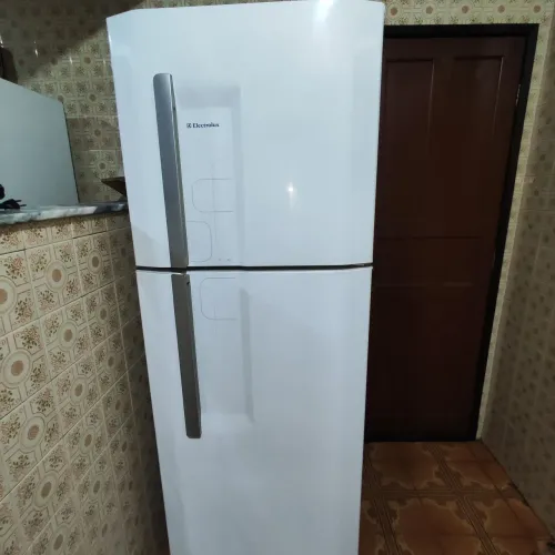 Geladeira com defeito mas em perfeito estado