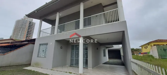 Sobrado em Rua Estados Unidos - Itacolomi - Balneário Piçarras/SC