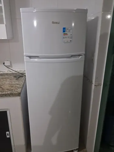 Geladeira Consul, apenas um mês de uso, 330 Kilos, muito boa.
