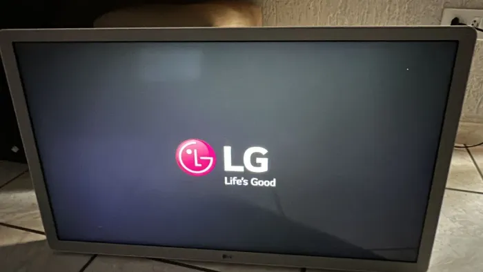 TV LG 32 polegadas smart modelo novo 700 reais