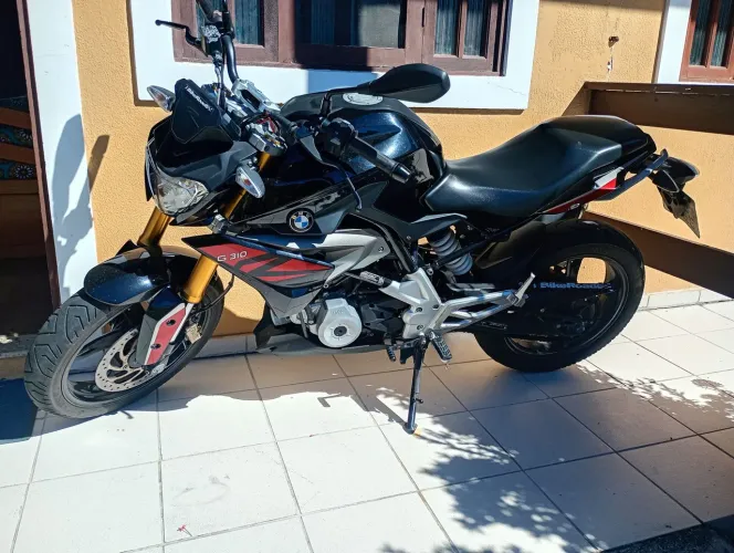 G310R com 11.000km original 2026 em meu nome 