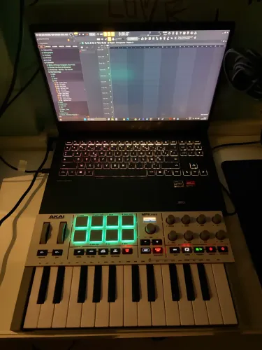 Teclado Midi MPK Mini MK4